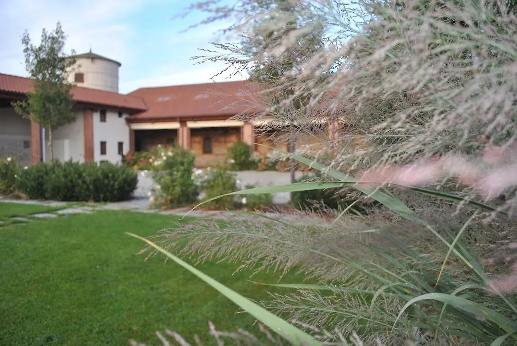 Agriturismo Tetto Garrone-1